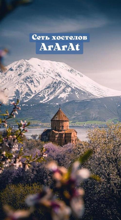 Ararat-Shulyavskaya Hostel Kiev Eksteriør billede